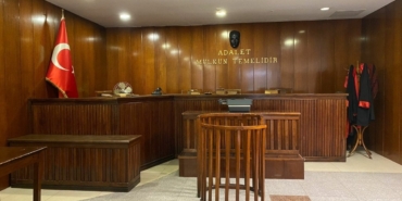 Ankara'da yavru köpekleri dirgenle öldürdü.Tahliye edildi!