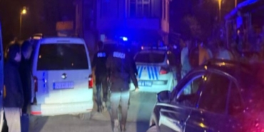 Kavgayı ayırmak isteyen bekçi yaralandı