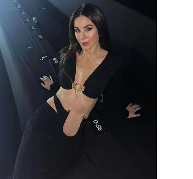 1730411026 239 Defne Samyelinin Genclik Sirri Yuz Yogasi Defne Samyeli