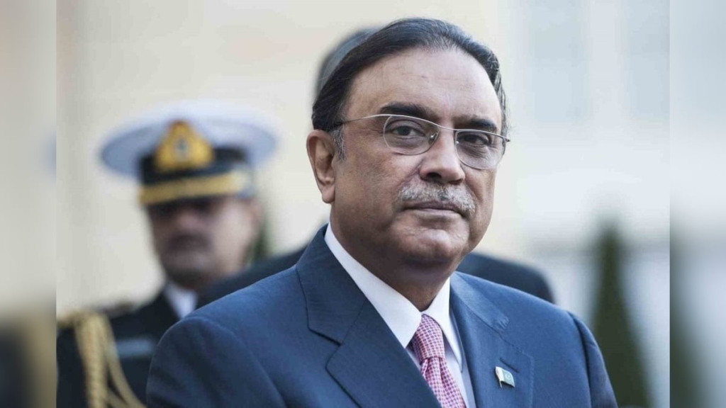 Pakistan Cumhurbaşkanı Zardari’nin bacağı kırıldı