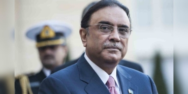 Pakistan Cumhurbaşkanı Zardari’nin bacağı kırıldı