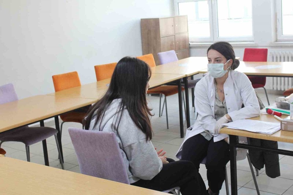 1730726132 796 Duzcede Ogrencilere Agiz ve Dis Taramasi Yapildi Düzce’de okullarda ağız ve diş sağlığı taraması yapıldı