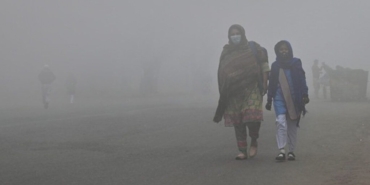 Kirli havalardan dolayı Pakistan'da okullar tatil edildi