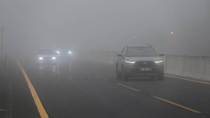 1730884405 99 Bolu Daginda Sis Gorus Mesafesi 30 Metreye Dustu Bolu Dağı'nda sağanak ve sis görüş mesafesini düşürdü