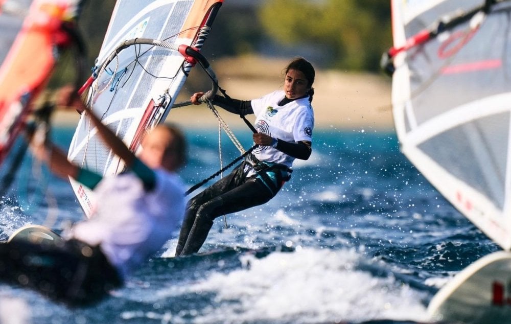 İzmirli milli sörfçüler uluslararası şampiyonalardan ödülle döndü