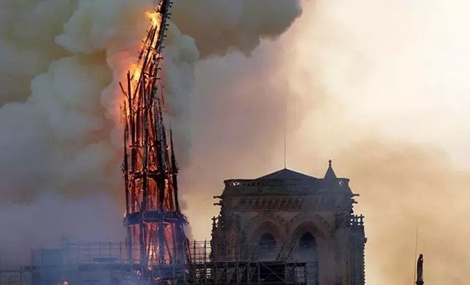 Notre-Dame Katedralinde Çanlar Yeniden Çaldı