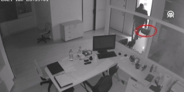Önce güvenlik kamerasına sonra polise yakalandı