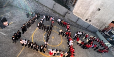 Trabzon’da minik öğrencilerinden anlamlı koreografi