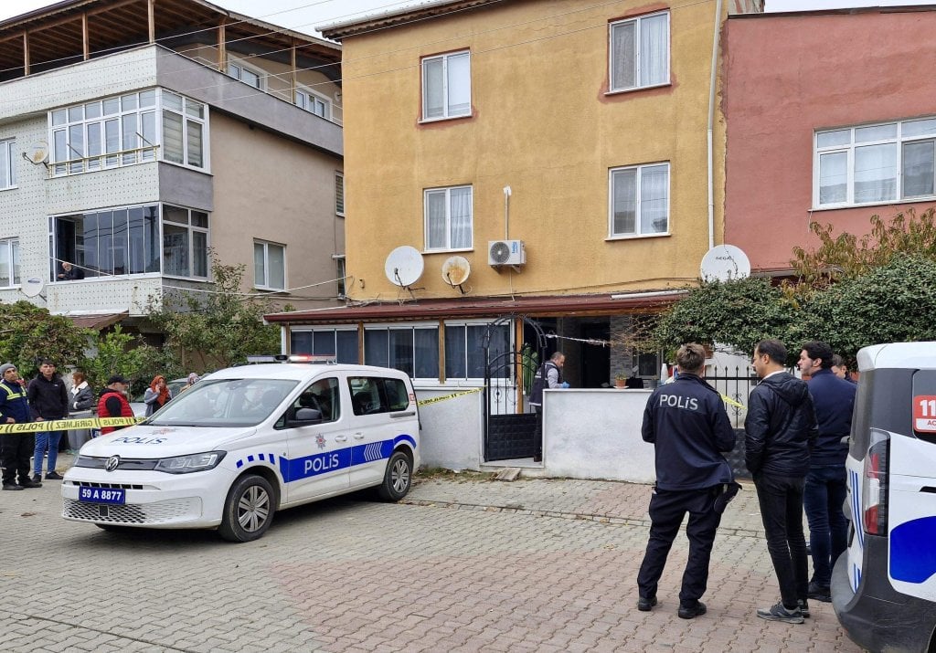 1731714719 943 Iki Kiz Cocugu Evde Kanlar Icinde Bulundu