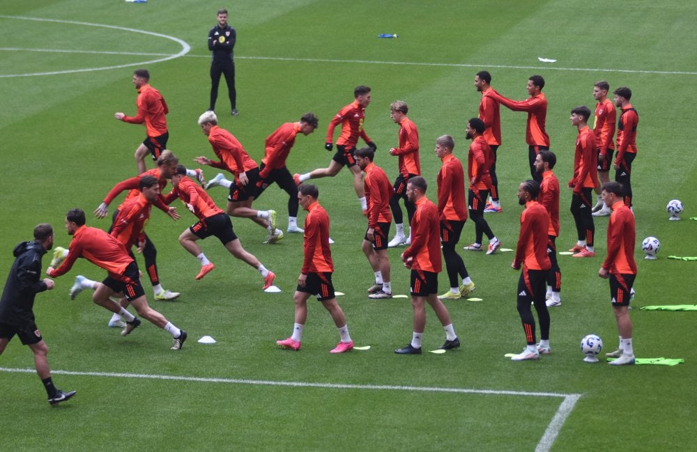 1731761518 38 Galler Turkiye Macina Hazirliklarini Tamamladi Galler, Türkiye maçına hazır