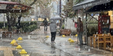 Yalova'ya mevsimin ilk kar yağışı düştü