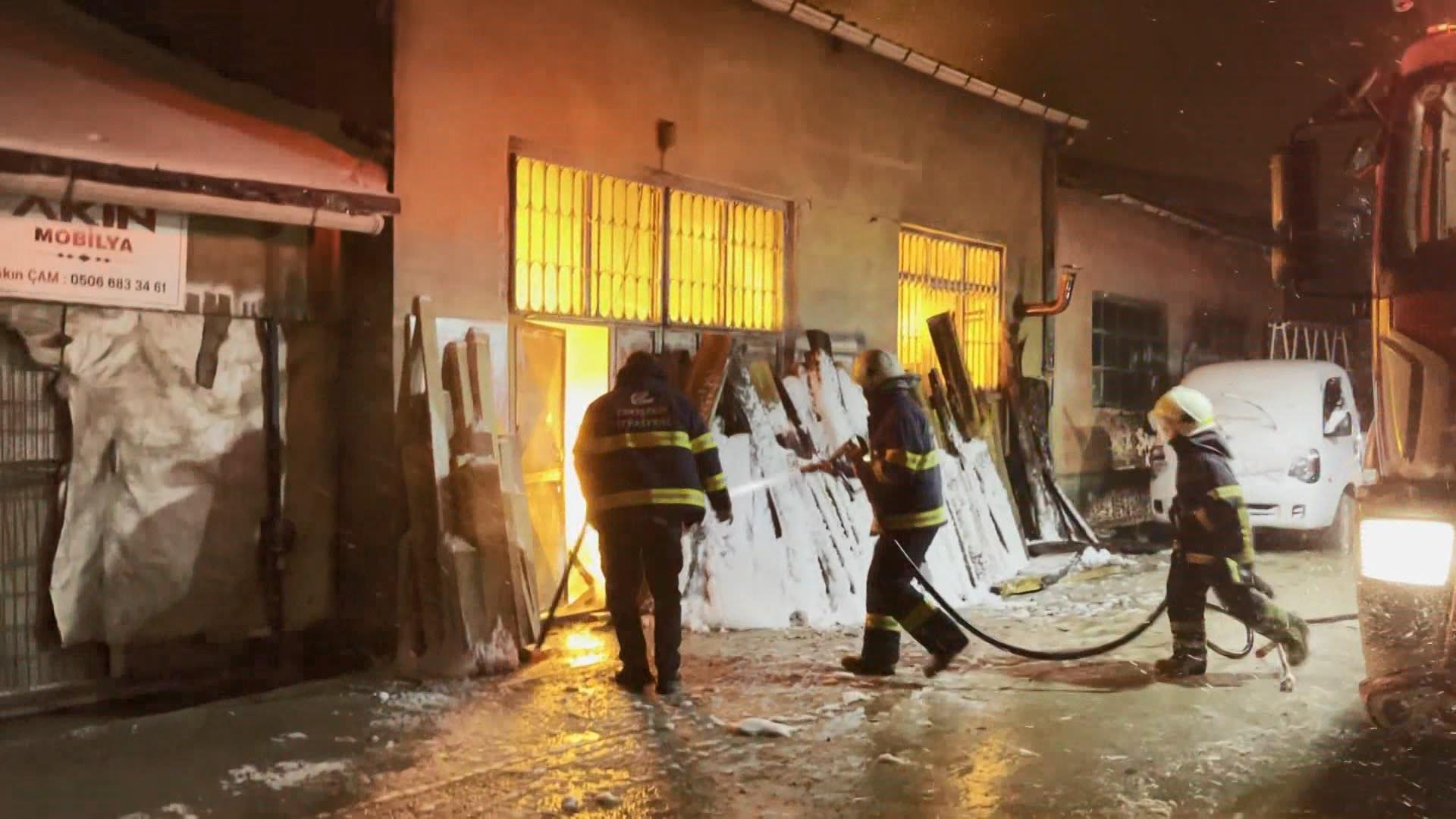 1732442910 784 Eskisehirde Mobilya Atolyesinde Yangin Cikti Yangın sonrası müdahale