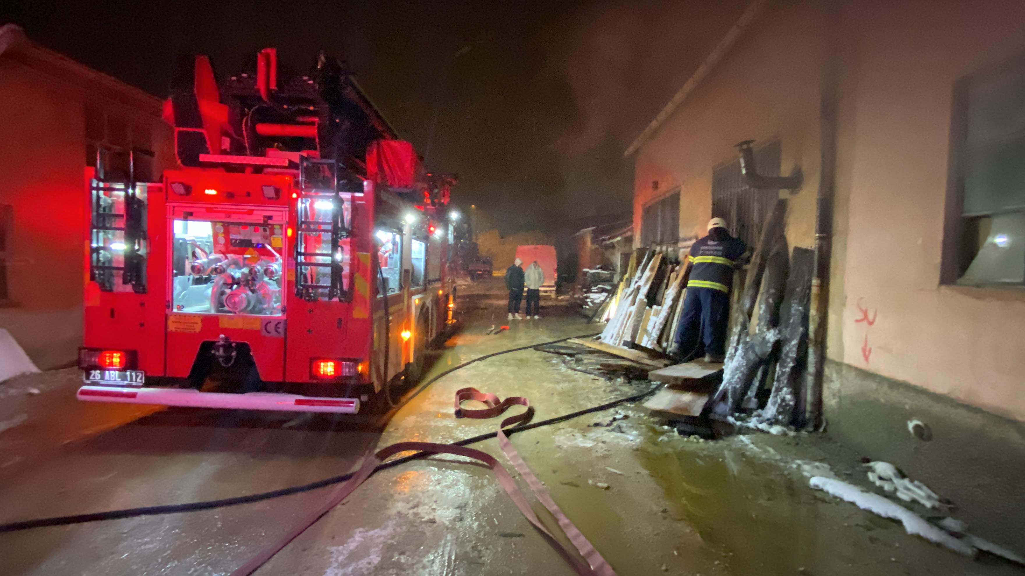 1732442910 856 Eskisehirde Mobilya Atolyesinde Yangin Cikti Yangının büyüklüğü