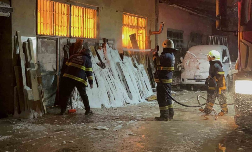 1732442911 258 Eskisehirde Mobilya Atolyesinde Yangin Cikti Yangın sonrası görüntüler