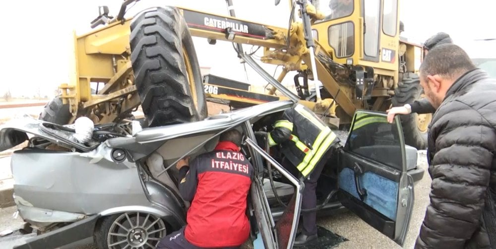 1732503486 760 Otomobil is makinesinin altina girdi 1 olu Otomobil, iş makinesinin altına girdi: Bir kişi hayatını kaybetti