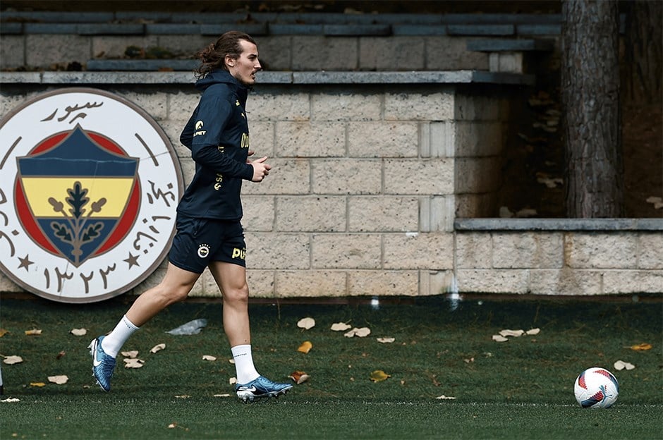 1732609680 785 Fenerbahceden Iyi Haber Iki Futbolcu Dondu Fenerbahçe Antrenmanı