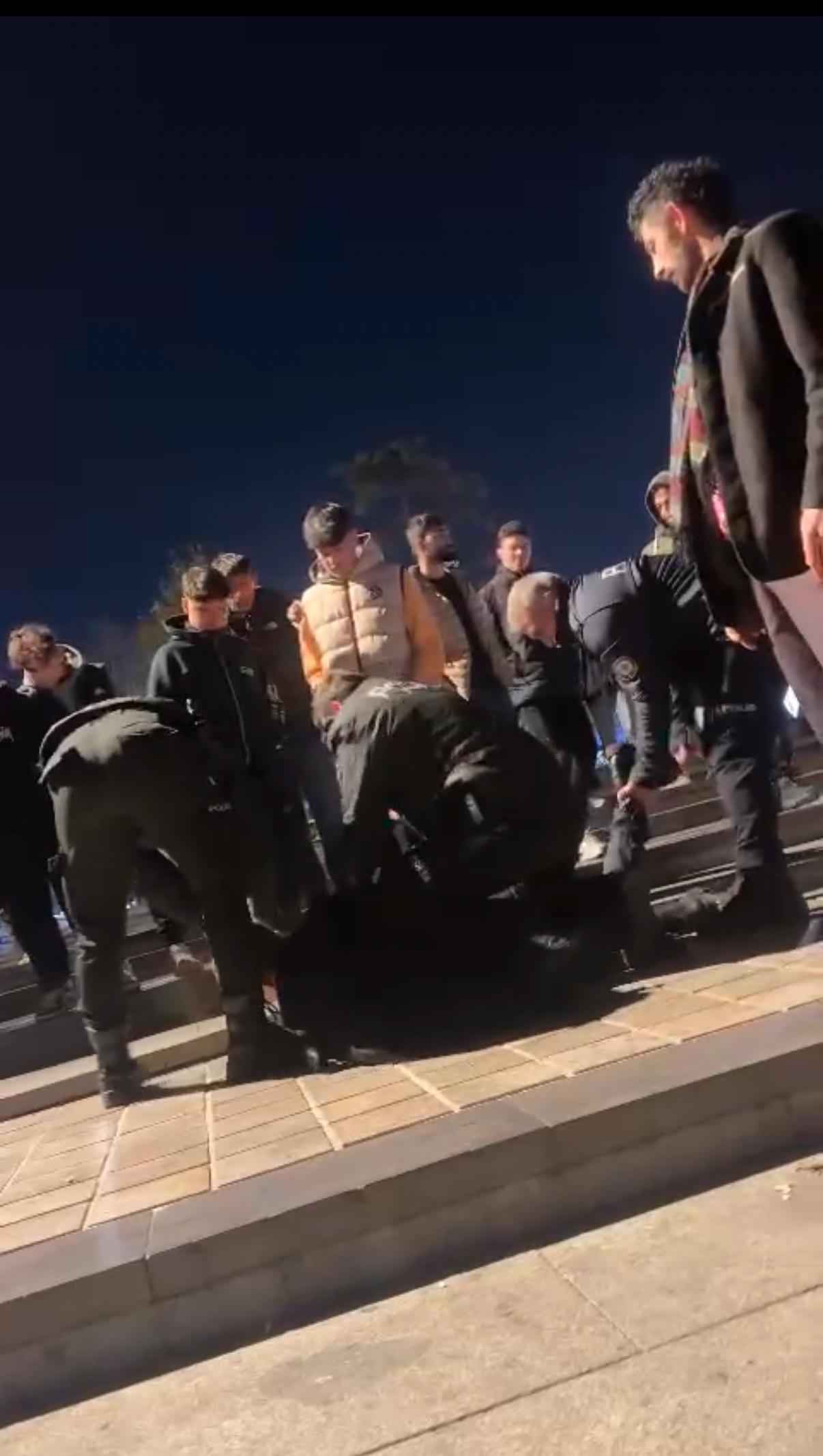 1732810520 877 Polise Mukavemet Eden Genc Serbest Birakildi istanbul-besiktasta-polise-direnen-sup-443474-130976.jpg