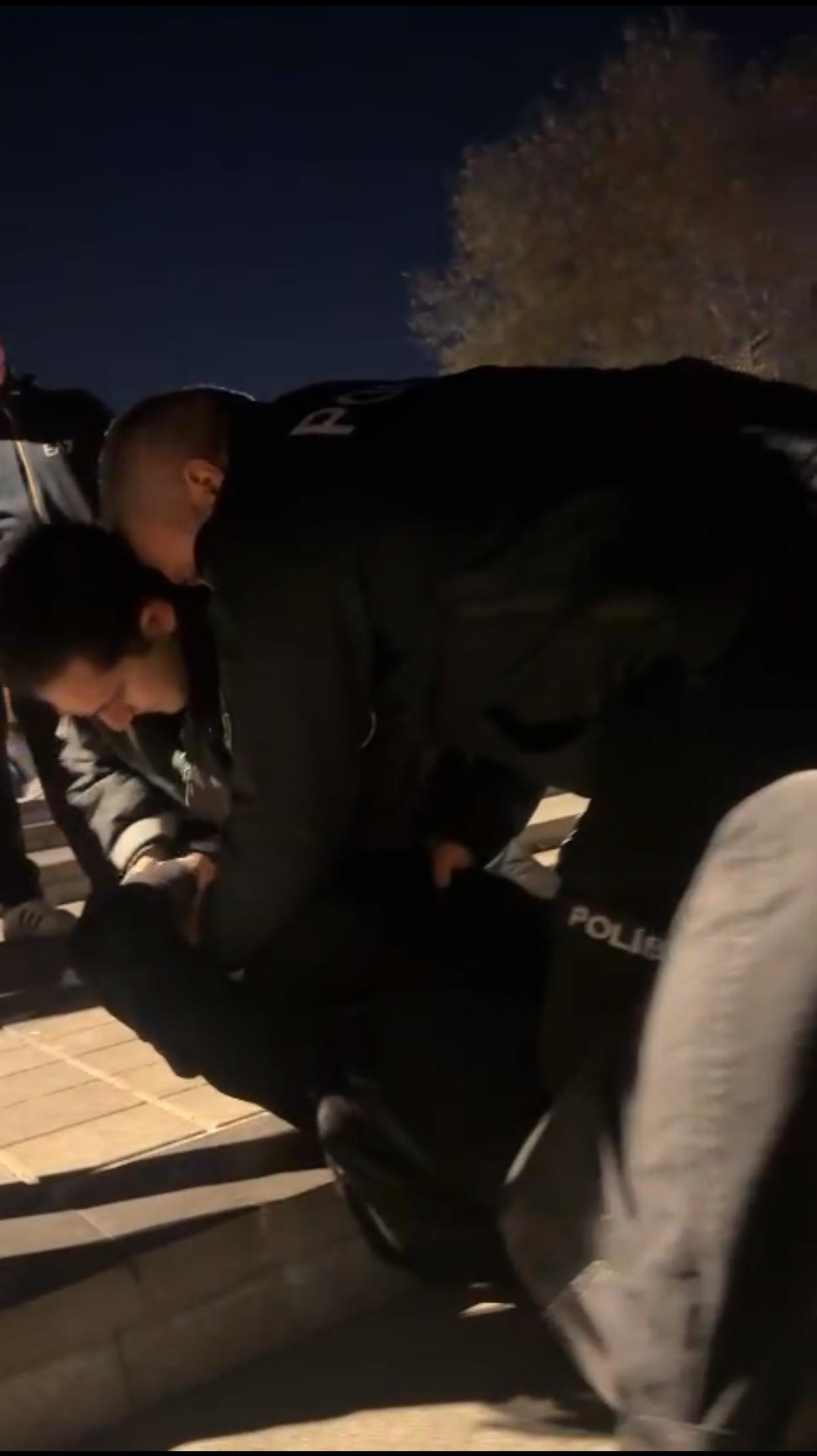 1732810521 108 Polise Mukavemet Eden Genc Serbest Birakildi istanbul-besiktasta-polise-direnen-sup-443473-130976.jpg