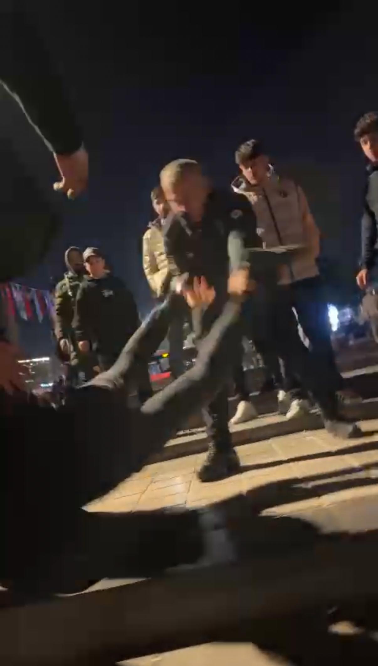 1732810521 163 Polise Mukavemet Eden Genc Serbest Birakildi istanbul-besiktasta-polise-direnen-sup-443471-130976.jpg