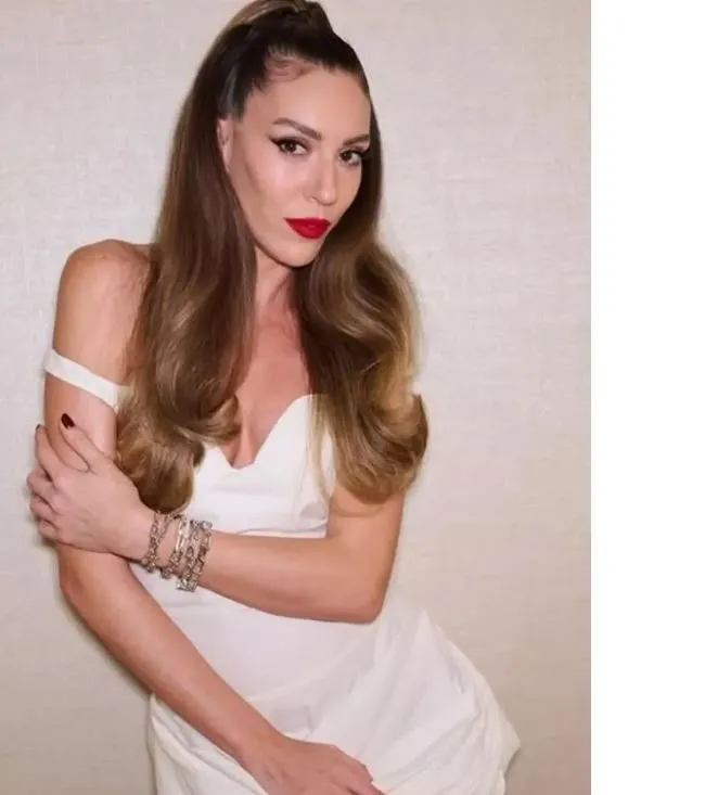 1732819962 713 Sinem Kobal Setlere Donusuyle Goz Doldurdu.webp Sinem Kobal