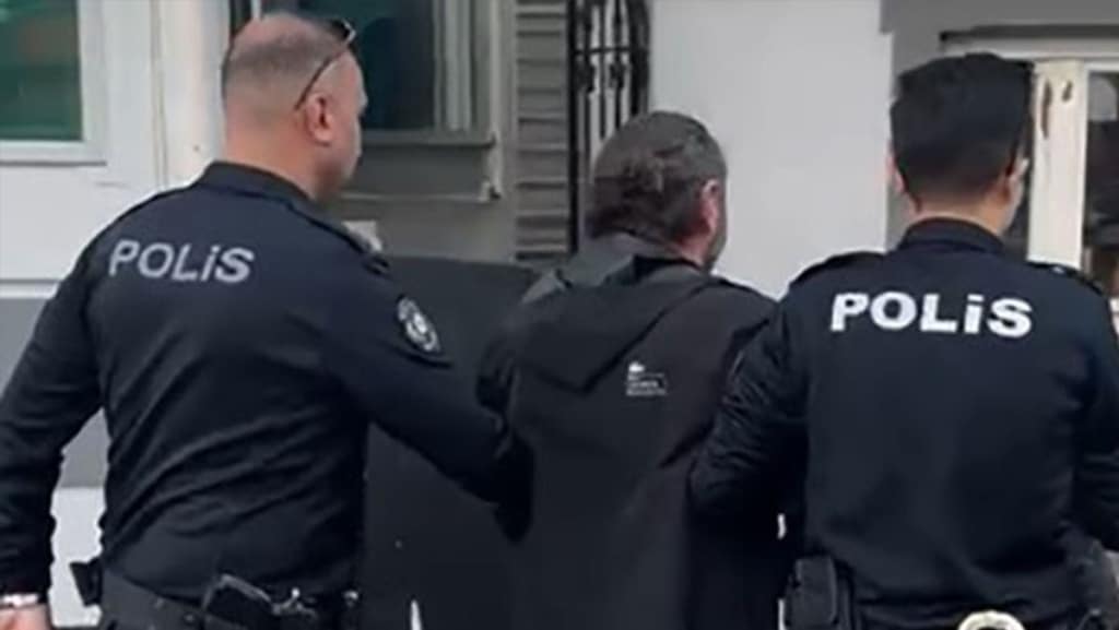 33 yıl hapis cezası ile aranıyordu: Dolandırıcı yakayı ele verdi