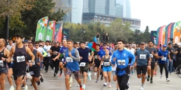 Bakü’de zafer koşusu düzenlendi