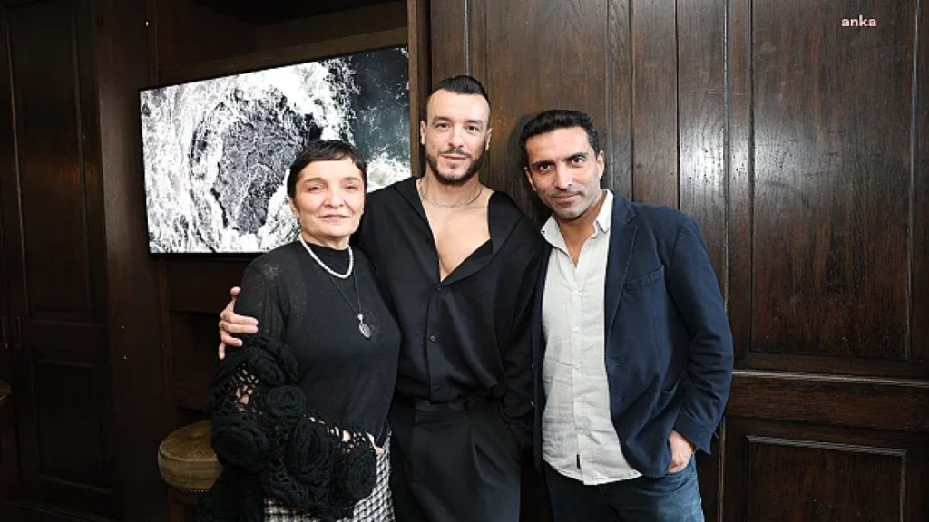 Cem Adrian, 20'inci yılını 