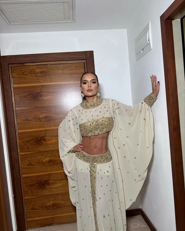 Demet Akalin Zayiflama Ignesi ile Olumden Dondum.webp Akalın'ın pozları