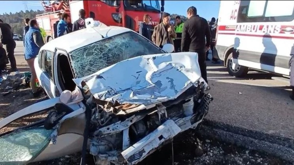 Burdur-Fethiye karayolunda feci kaza: 1 ölü, 7 yaralı