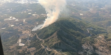Kumluca’da çıkan yangına müdahale sürüyor