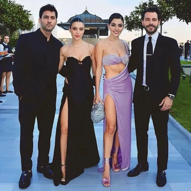 Hande Ercel ve Hakan Sabanci 17 Ulkede Ask Turu.webp Hande Erçel - Hakan Sabancı