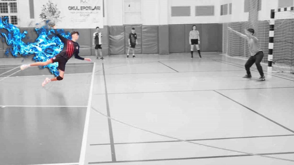 Gençlerin şampiyonluk için kora kor mücadesi nefesleri kesti