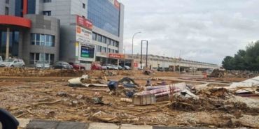 İspanya’da selin izleri silinmeye çalışılıyor