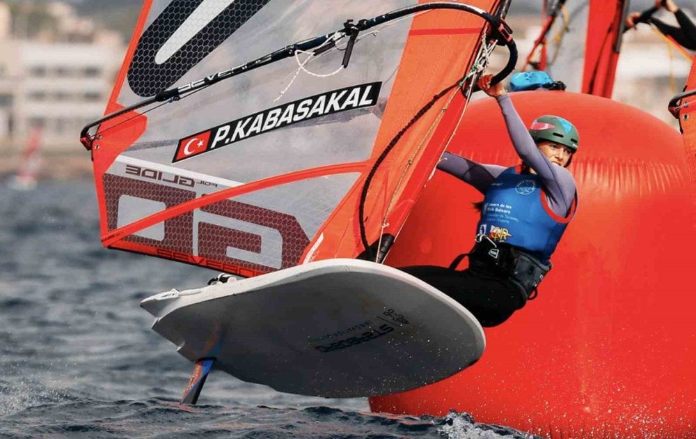 İzmirli milli sörfçüler uluslararası şampiyonalardan ödülle döndü