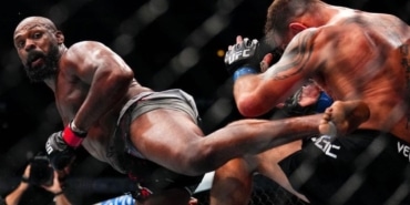 Jon Jones ağır sıklet unvanını korudu