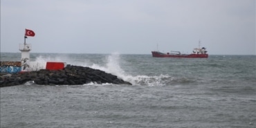 Marmara Denizi'nde ulaşımına poyraz engeli