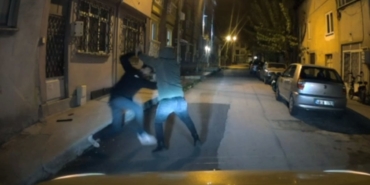 Kız arkadaşı taksiden inmeyince şoföre bıçakla saldırdı