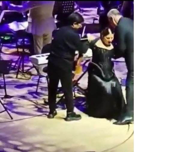 Sibel Canin Sahnedeki Talihsiz Kazasi performans_anı