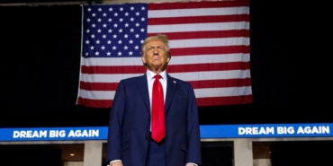 Donald Trump ayağının tozuyla Kanada, Meksika ve Çin'e yeni vergiler açıkladı