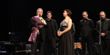 Feryal Öney ile türkü dolu gece! Bursalılara müzik ziyafeti yaşattı