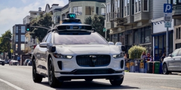Taksicilikte devrim: Waymo robotaksileri sokaklarda