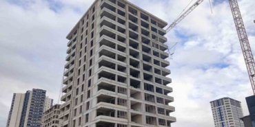 Yabancı uyruklu inşaat işçisi 8.kattan düşerek öldü