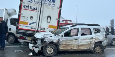 25 araç birbirine girdi