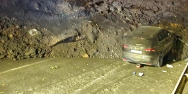 Artvin'de heyelan! Sahil yolu ulaşıma kapandı