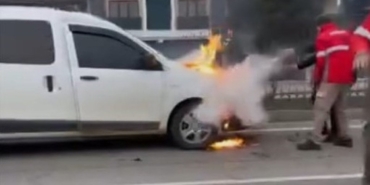 Batman’da seyir halindeki hafif ticari araç yandı