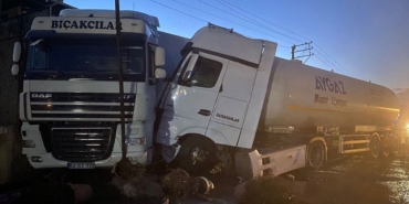 LPG yüklü tanker tıra çarptı: Facianın eşiğinden dönüldü