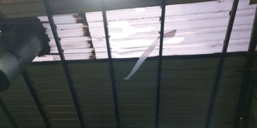 Şüpheliyi kovalayan polis memuru çatıdan düştü