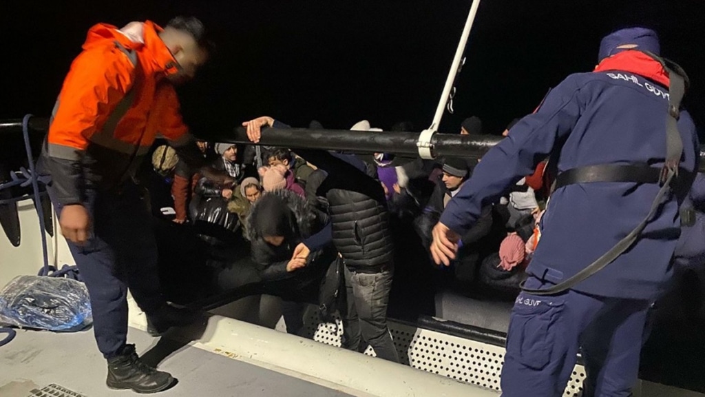 Çanakkale'de 39'u çocuk 89 kaçak göçmen yakalandı