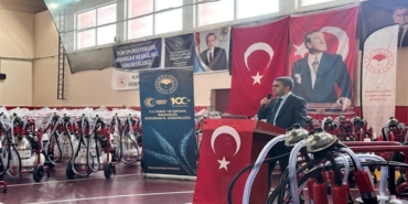 Karayazı’da üreticilere süt sağım makinesi dağıtıldı