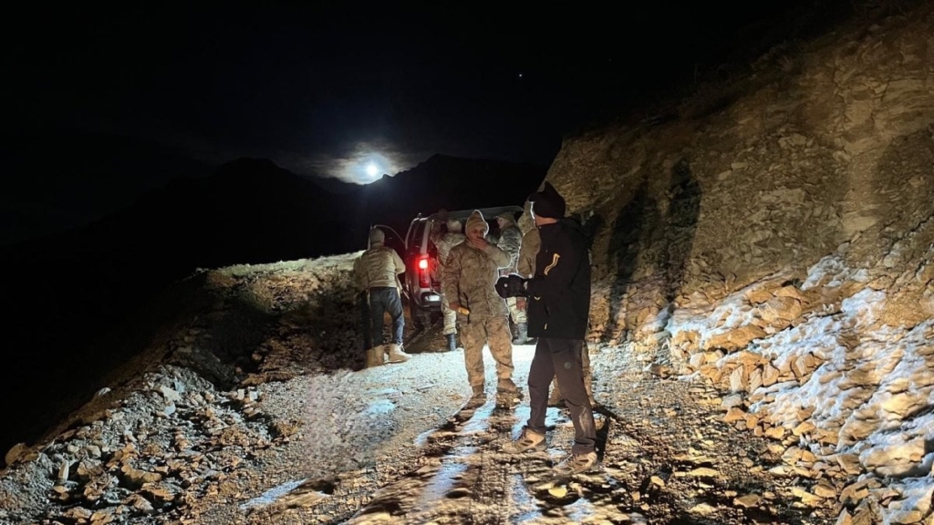 Batman'da mahsur kalan dağcı kurtarıldı